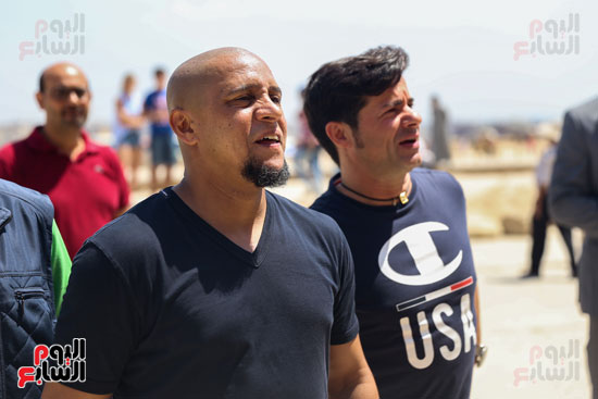 روبرتو كارلوس ونجوم منتخب البرازيل فى زيارة خاصة للأهرامات (19)