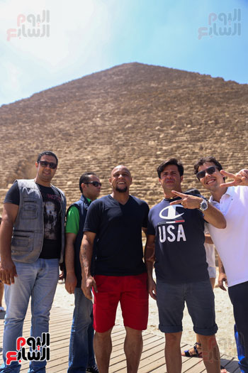 روبرتو كارلوس ونجوم منتخب البرازيل فى زيارة خاصة للأهرامات (22)