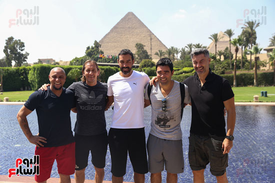 روبرتو كارلوس ونجوم منتخب البرازيل فى زيارة خاصة للأهرامات (5)