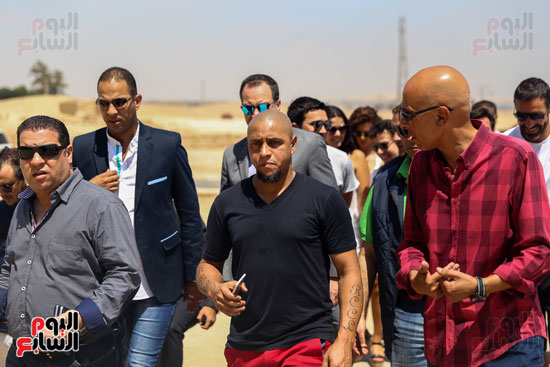 روبرتو كارلوس ونجوم منتخب البرازيل فى زيارة خاصة للأهرامات (15)