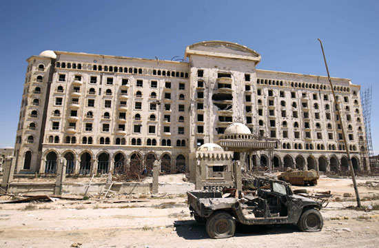 قصف أحد البنايات فى بنغازى