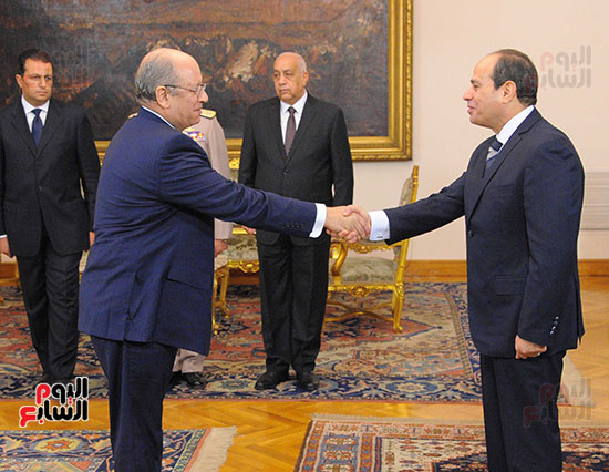 أحمد أبوالعزم يحلف اليمين أمام السيسى رئيسا لمجلس الدولة (2)