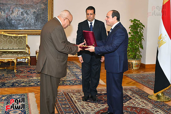 أحمد أبوالعزم يحلف اليمين أمام السيسى رئيسا لمجلس الدولة (4)