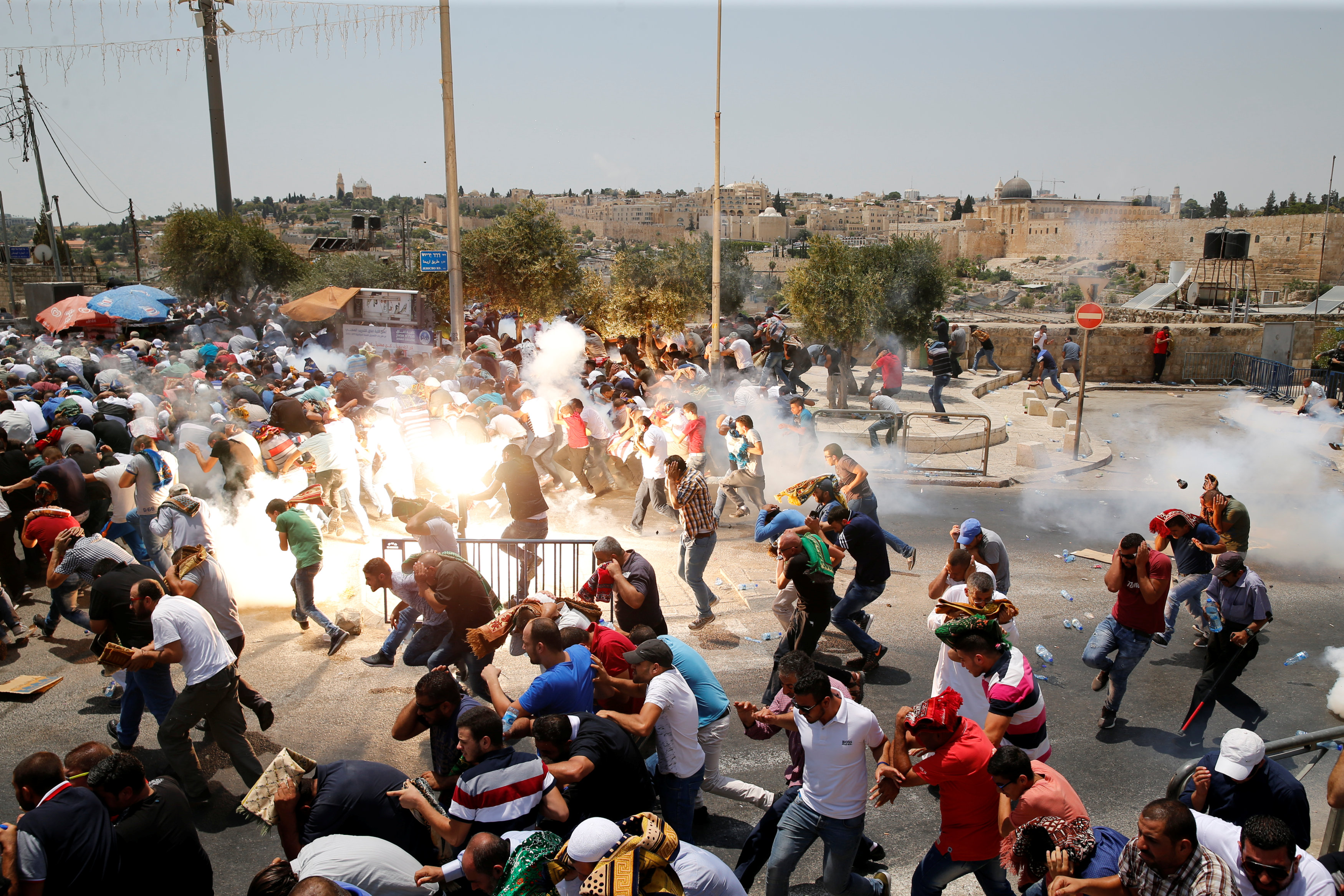 اشتباكات بين الفلسطينين وقوات الاحتلال