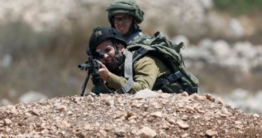3-القوات الإسرائيلية تطلق قنابل الغاز والرصاص تجاه فلسطينيين قرب حاجز قلنديا