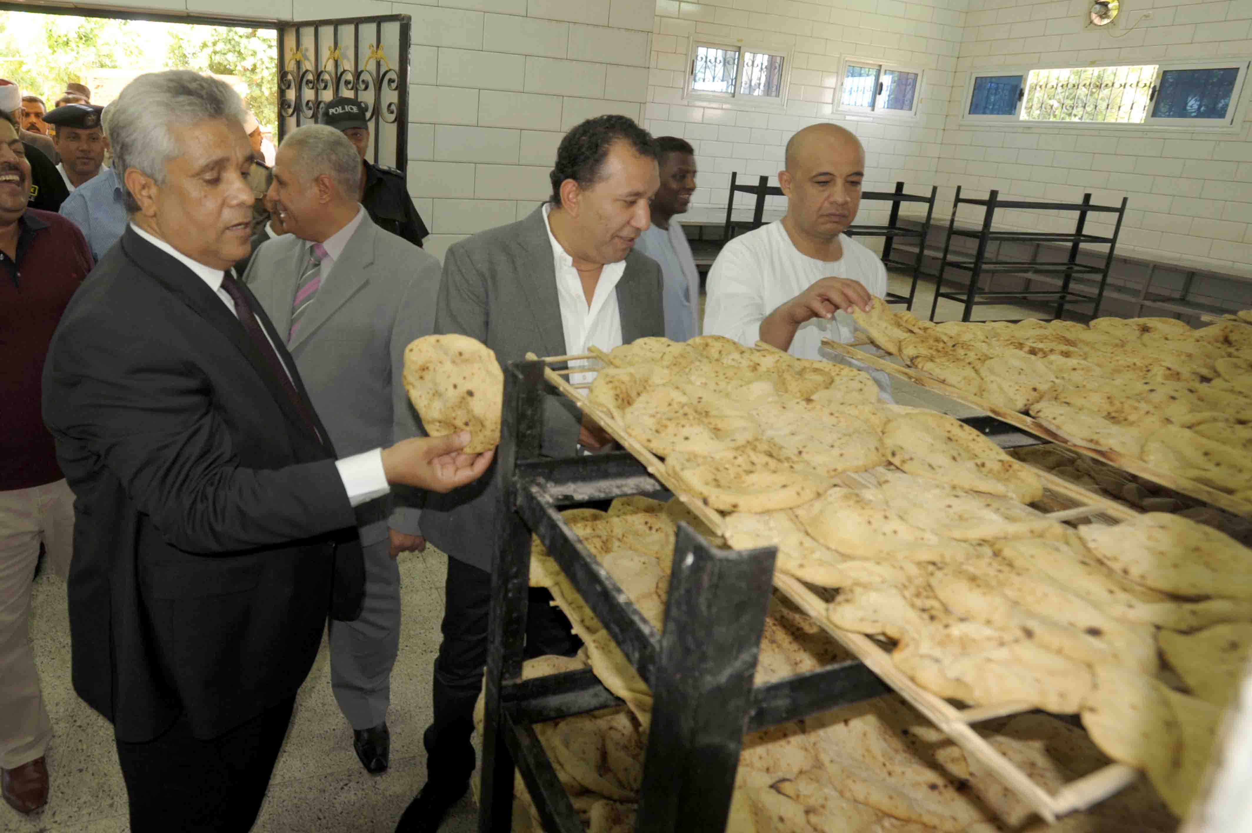 إفتتاح مسجد المصطفي ومخبز لقوات الأمن بالحبيل شمال الأقصر (4)