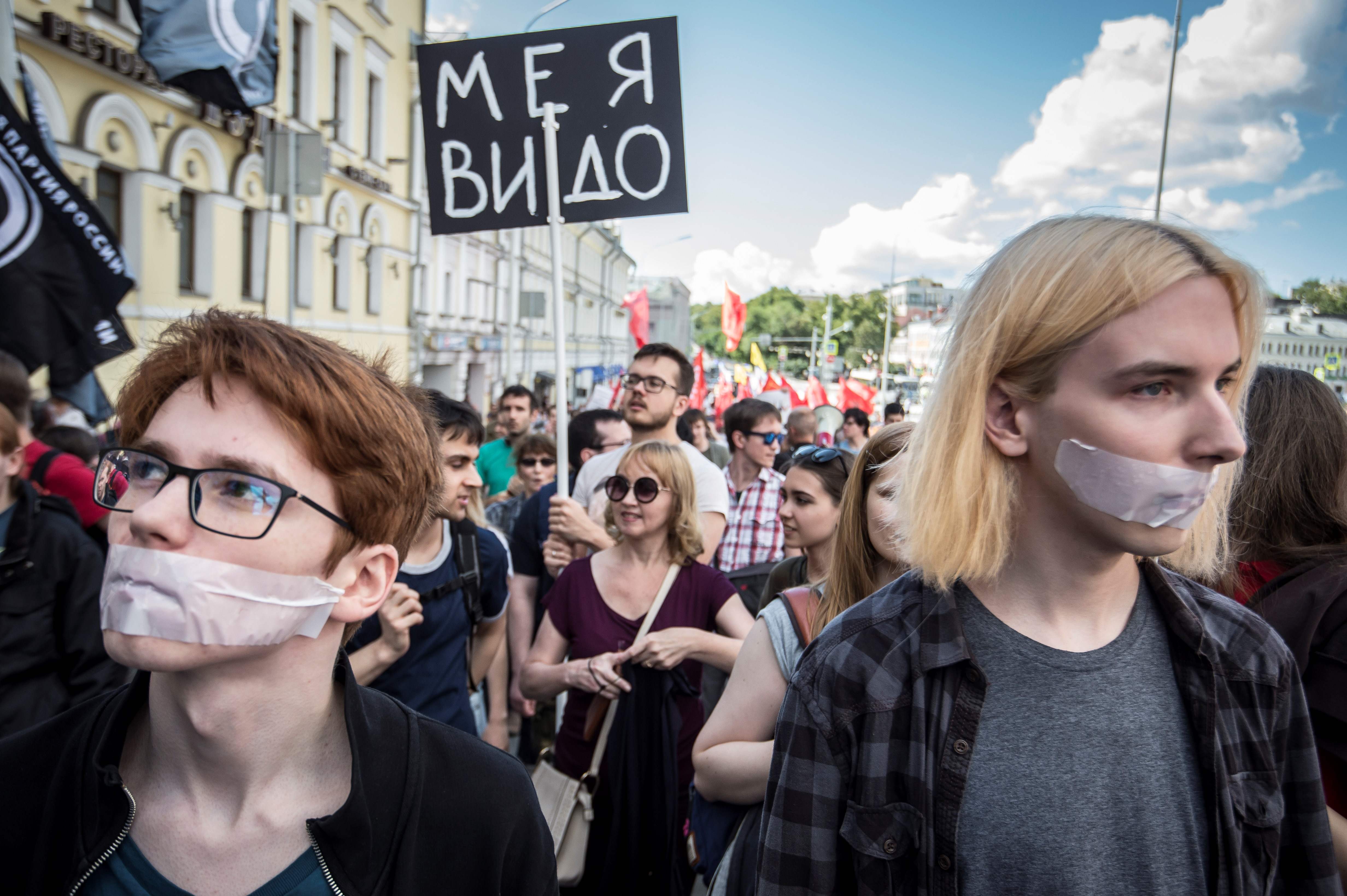 The russian people's. Русские люди 2021. Люди нулевых. Цензура во Франции. Снимает маску.