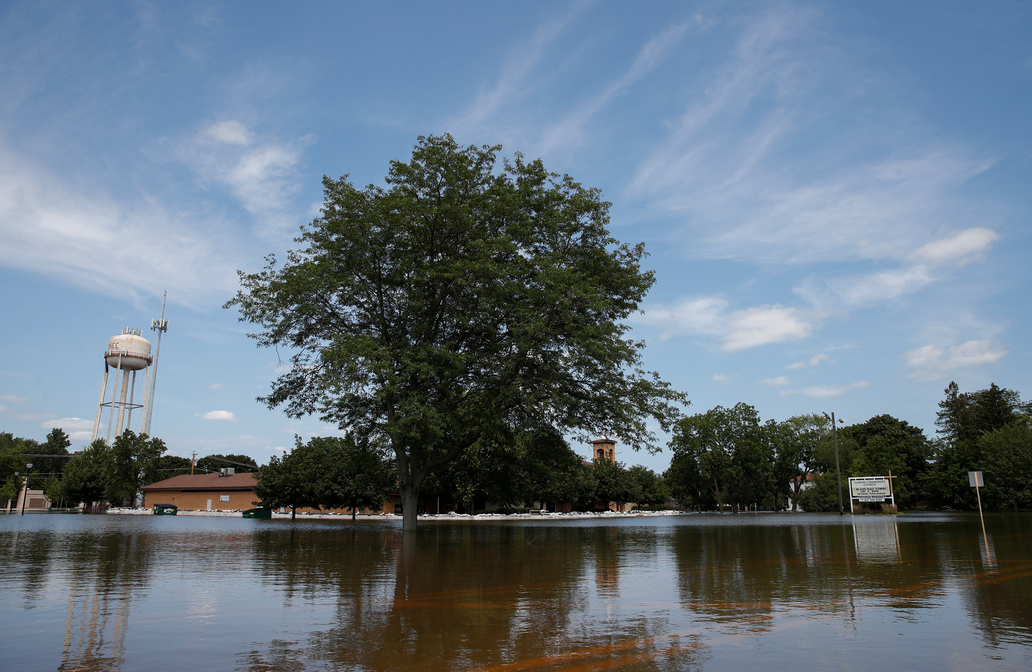 1728437-فيضانات-فى-ولاية-إيلينوى-الأمريكية
