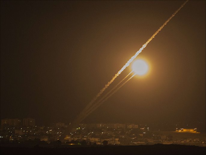 لحظة اطلاق صاروخين من غزة تجاه الاراضى المحتلة