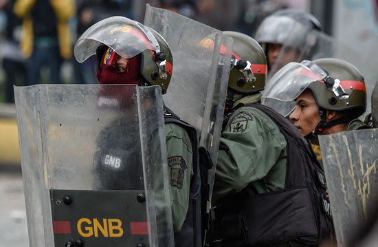 عدد من أفرد الشرطة الفنزويلية