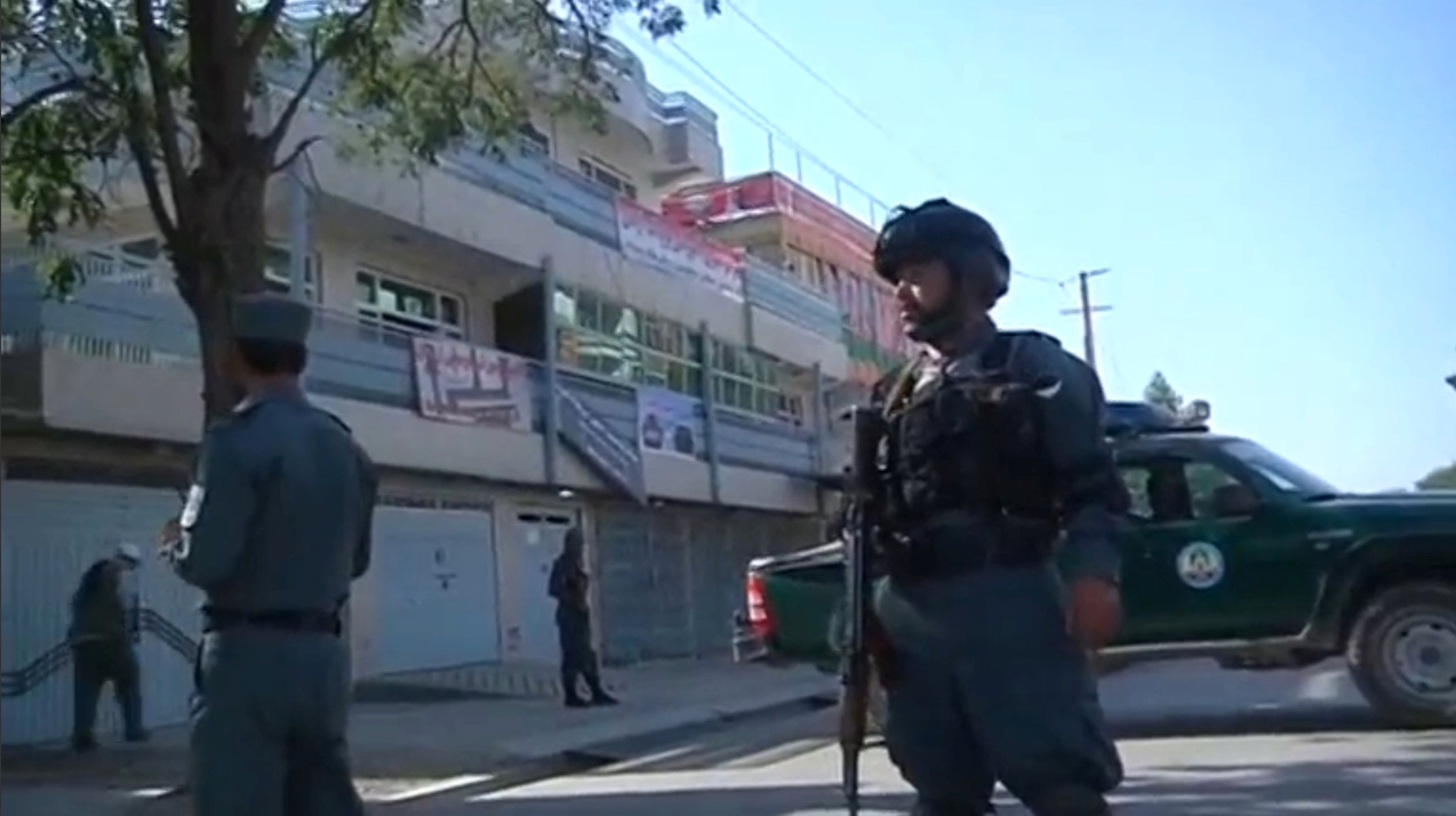 الشرطة الأفغانية تطوق محيط التفجير الانتحارى