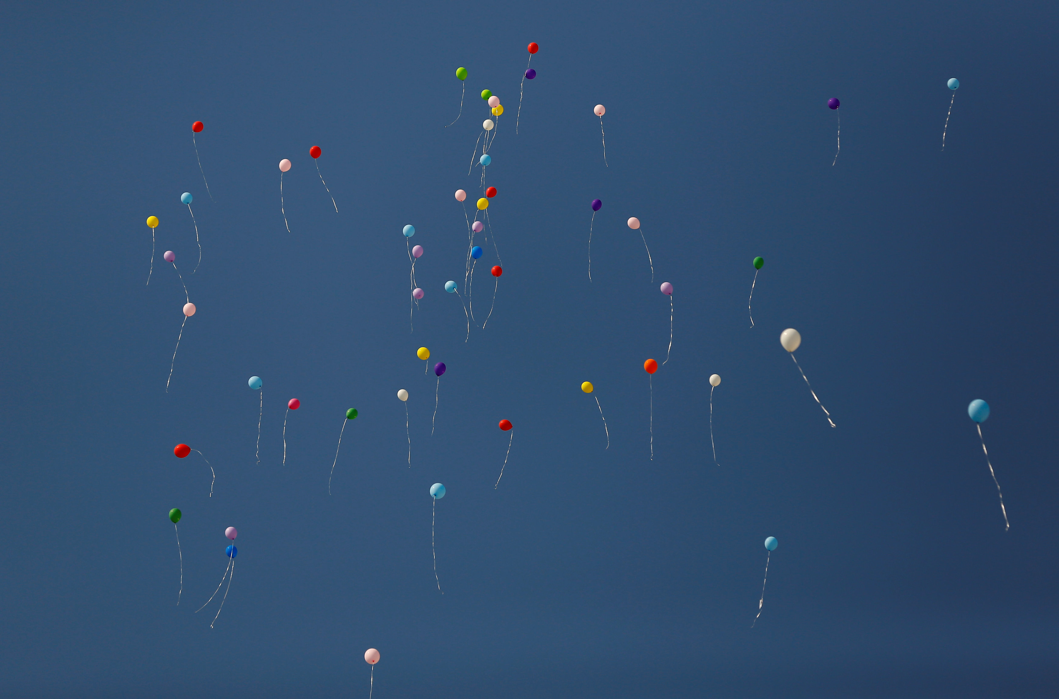 إطلاق البالونات فى الهواء