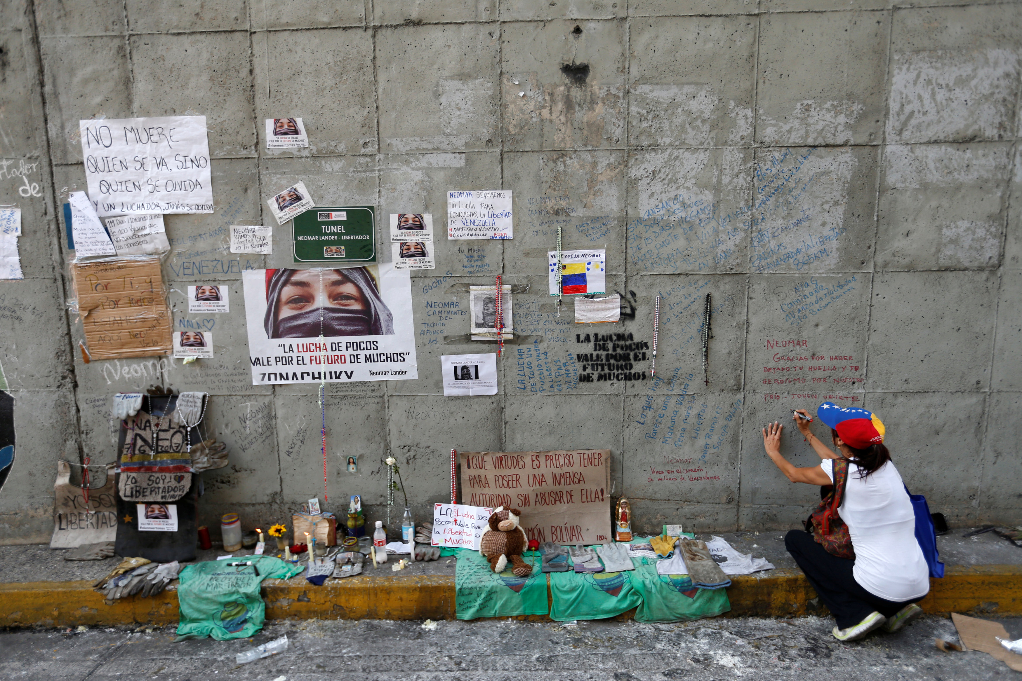وقفة تأبينية لضحايا اشتباكات فنزويلا