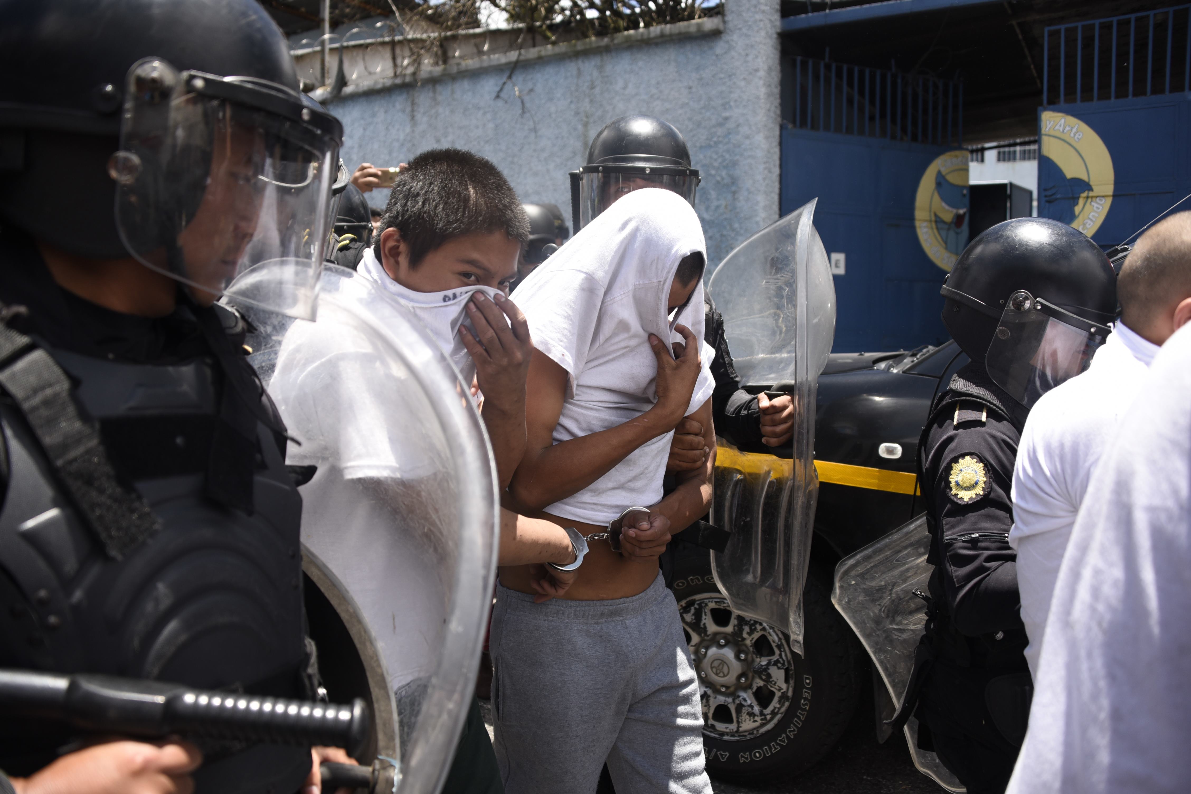 إصابة 12 شخصا خلال احباط محاولة هروب جماعى من سجن فى جواتيمالا
