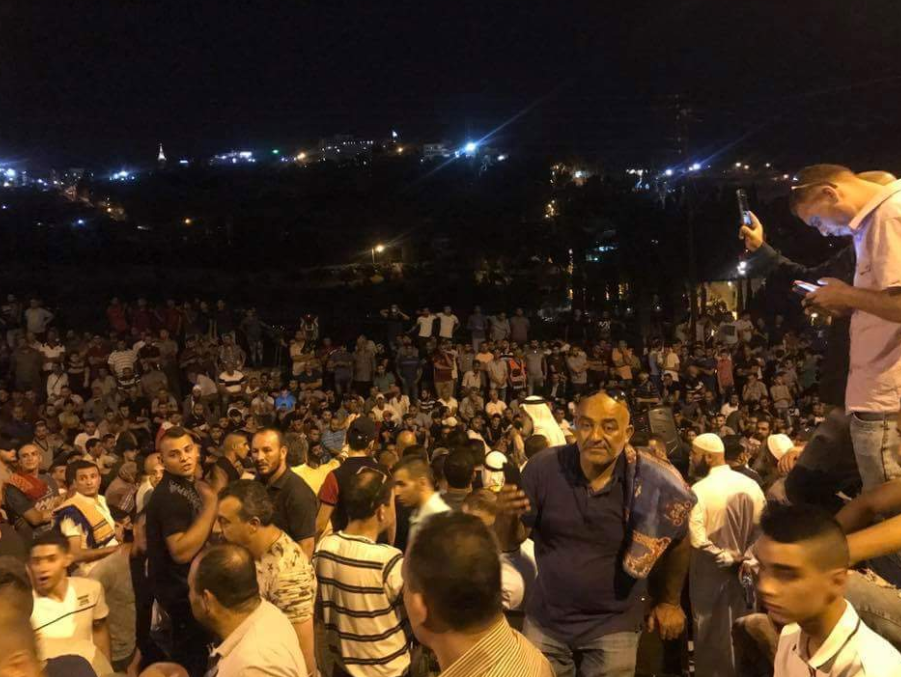 استعداد الفلسطينيين للصلاة أمام باب الأسباط