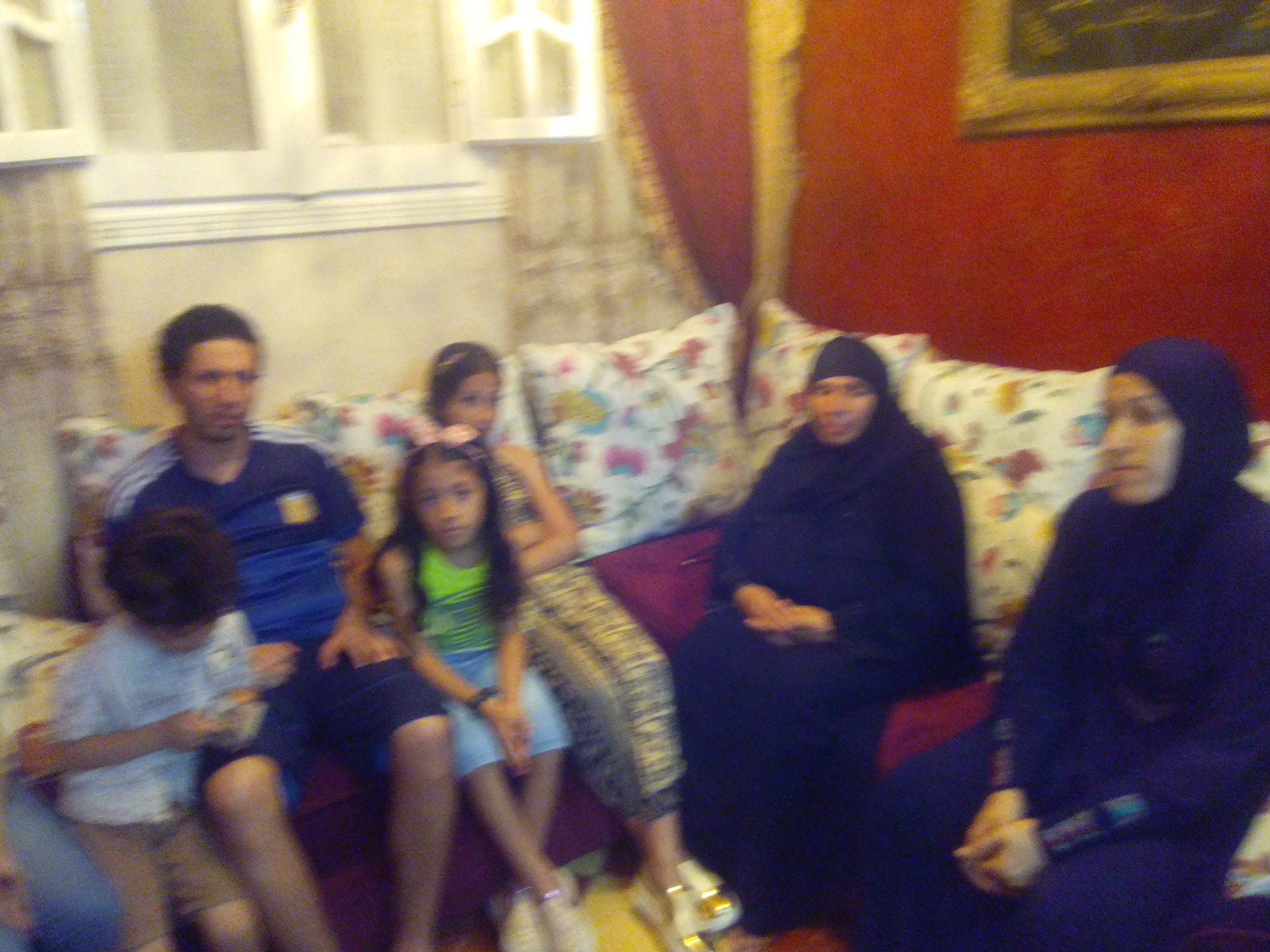 2- والدة وزوجة علي حسن تطالب صلاح بعلاجه