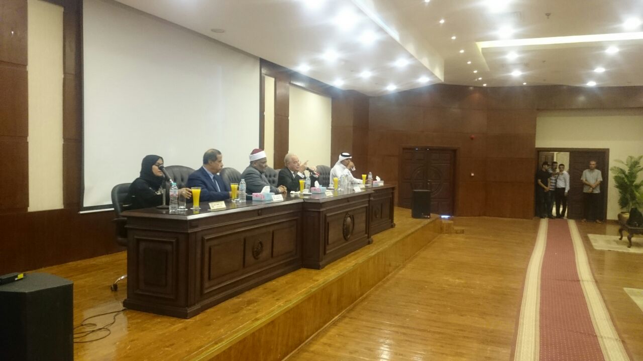 عباس شومان وكيل الأزهر ومحافظ جنوب سيناء خلال المؤتمر