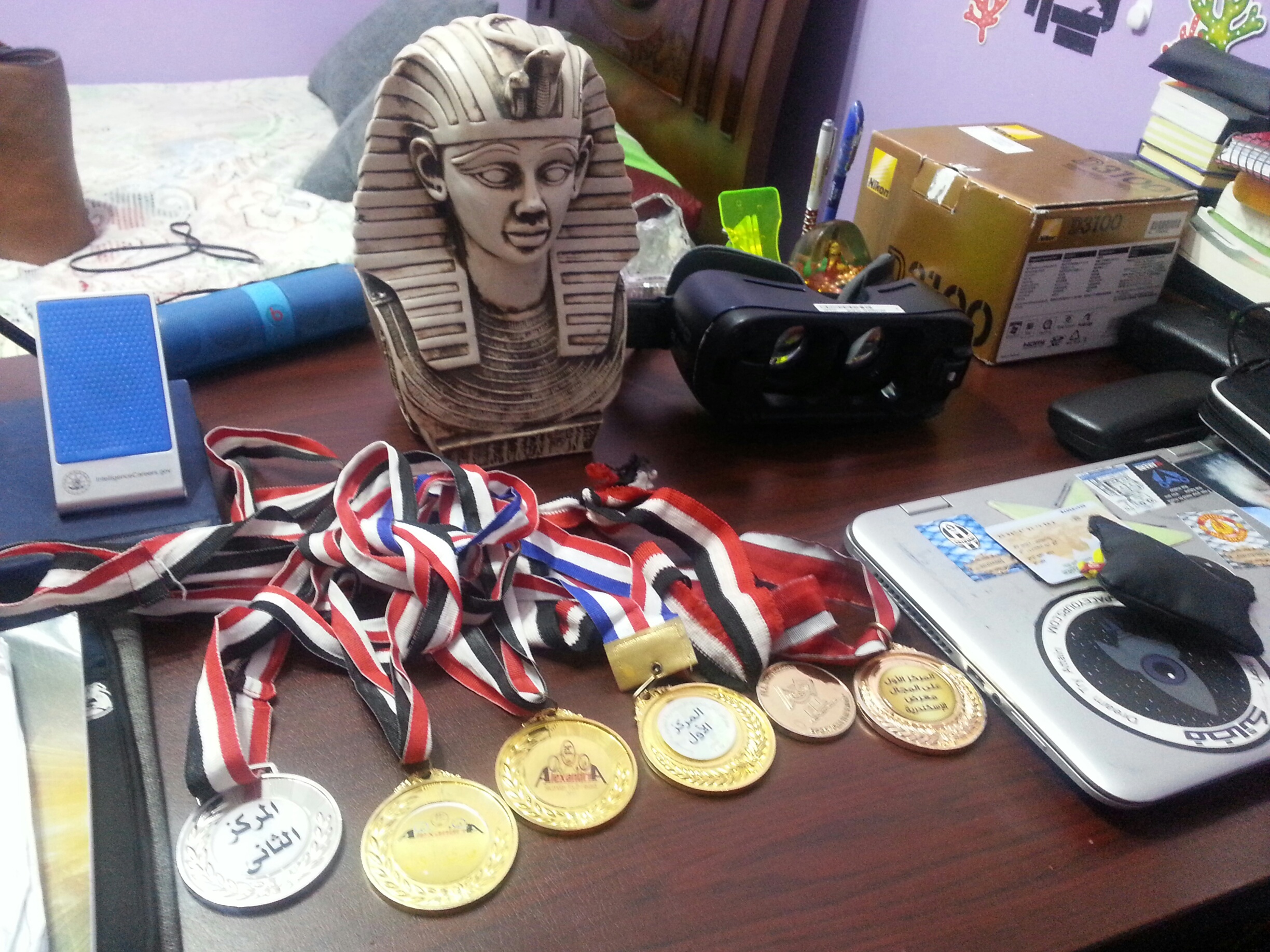 جانب من الميداليات