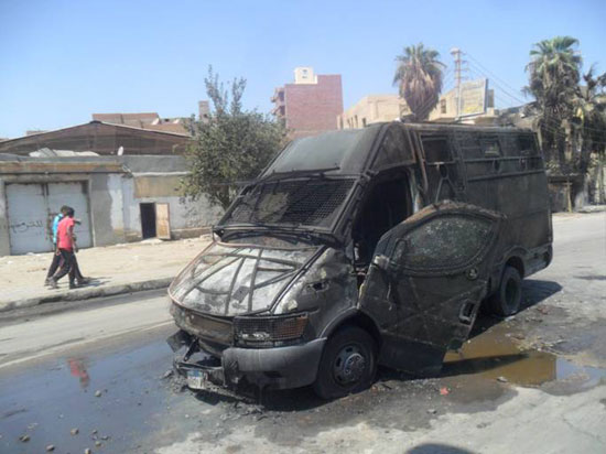 حرق سيارات الشرة فى شوارع بنى سويف