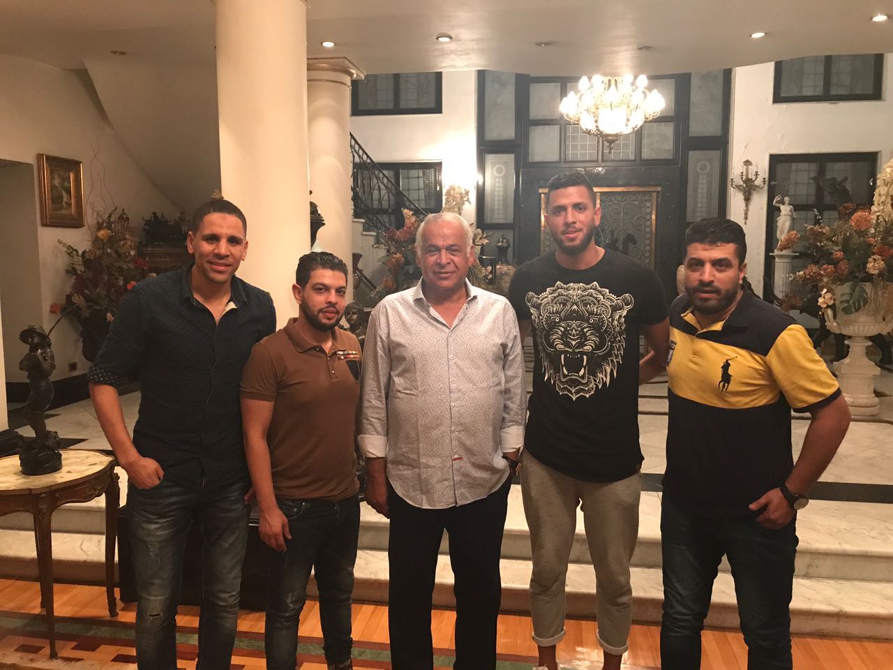 عمرو طارق مع رئيس سموحة وميدو ومرعى والسيد