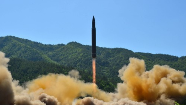 إطلاق صاروخ فى كوريا الشمالية