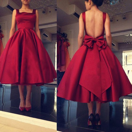 فستان أحمر بستايل الخمسينات