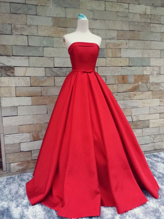 فستان أحمر ساتان