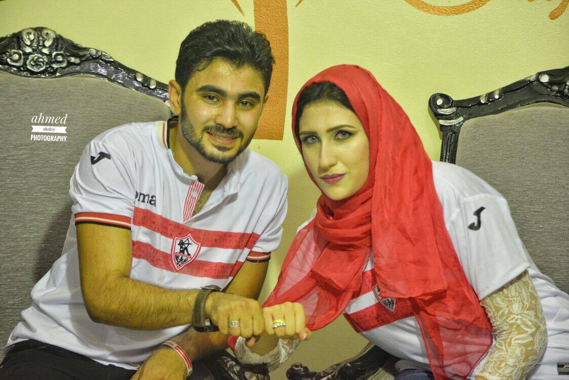 العروسين ودبلة الخطوبة