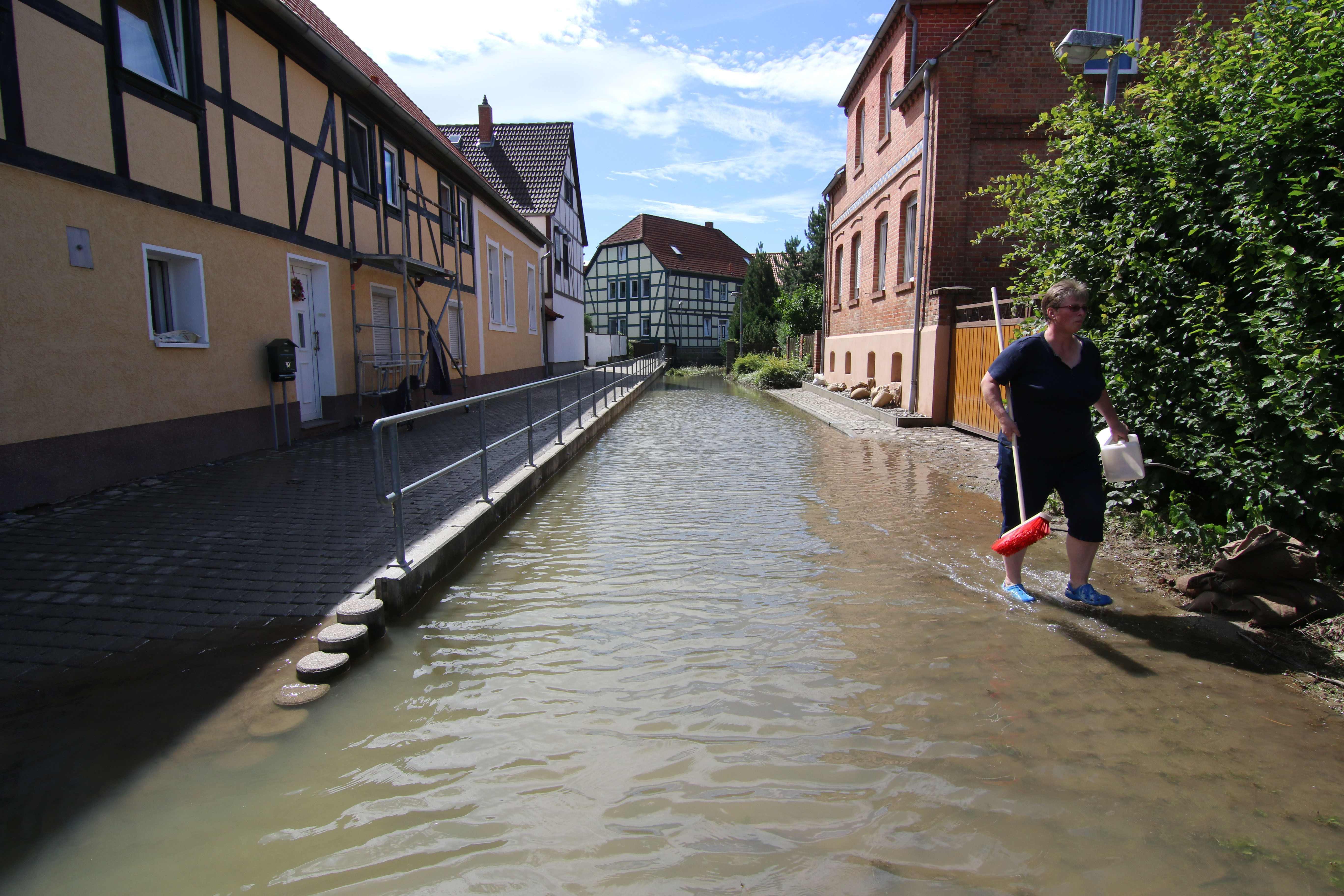 شارع غمرته الفيضانات  بألمانيا
