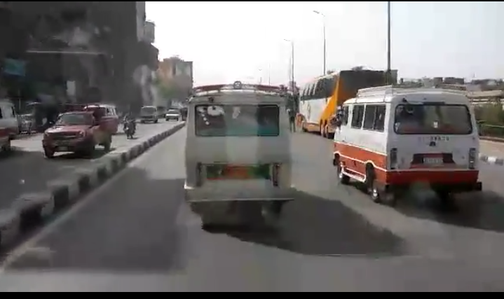2-تكرار توقف الحافلات السياحية خلال المرور على الطريق