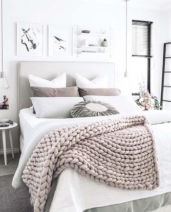 غرفة النوم ذات اللون الأبيض