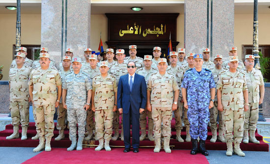 السيسسى يترأس اجتماع المجلس العسكرى (4)