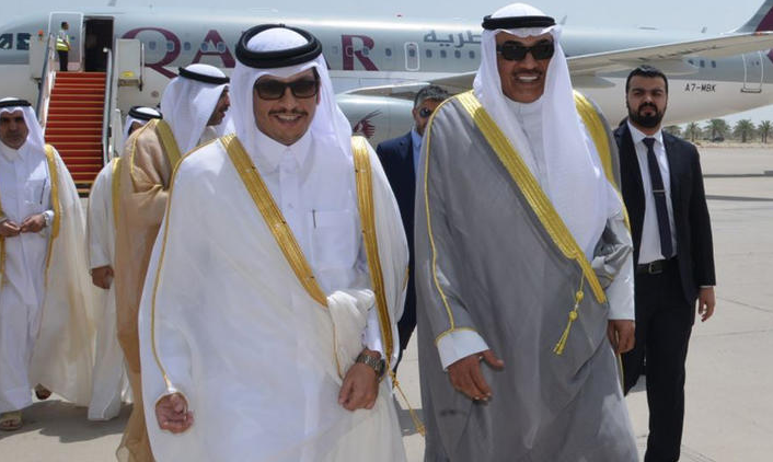 ضابط تركى يحرس وزير خارجية تميم