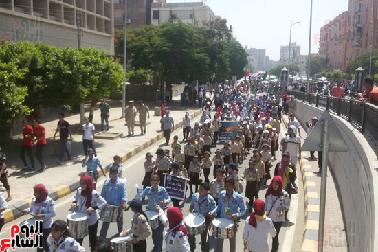 جانب من مسيرة محافظ القليوبية مع 2000 شاب للاحتفال بـ30 يونيو
