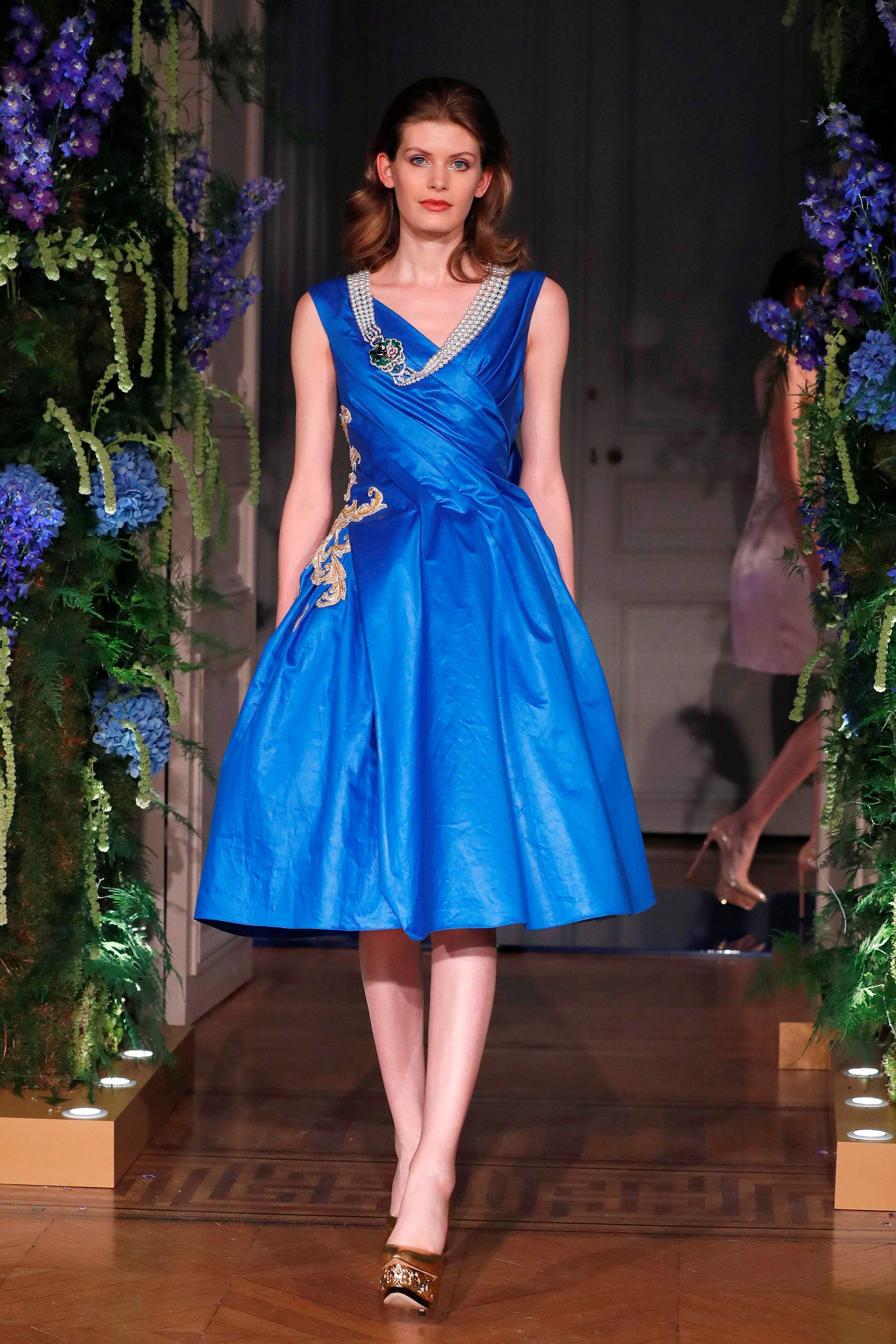               فستان أزرق أنيق من مجموعة جو بان