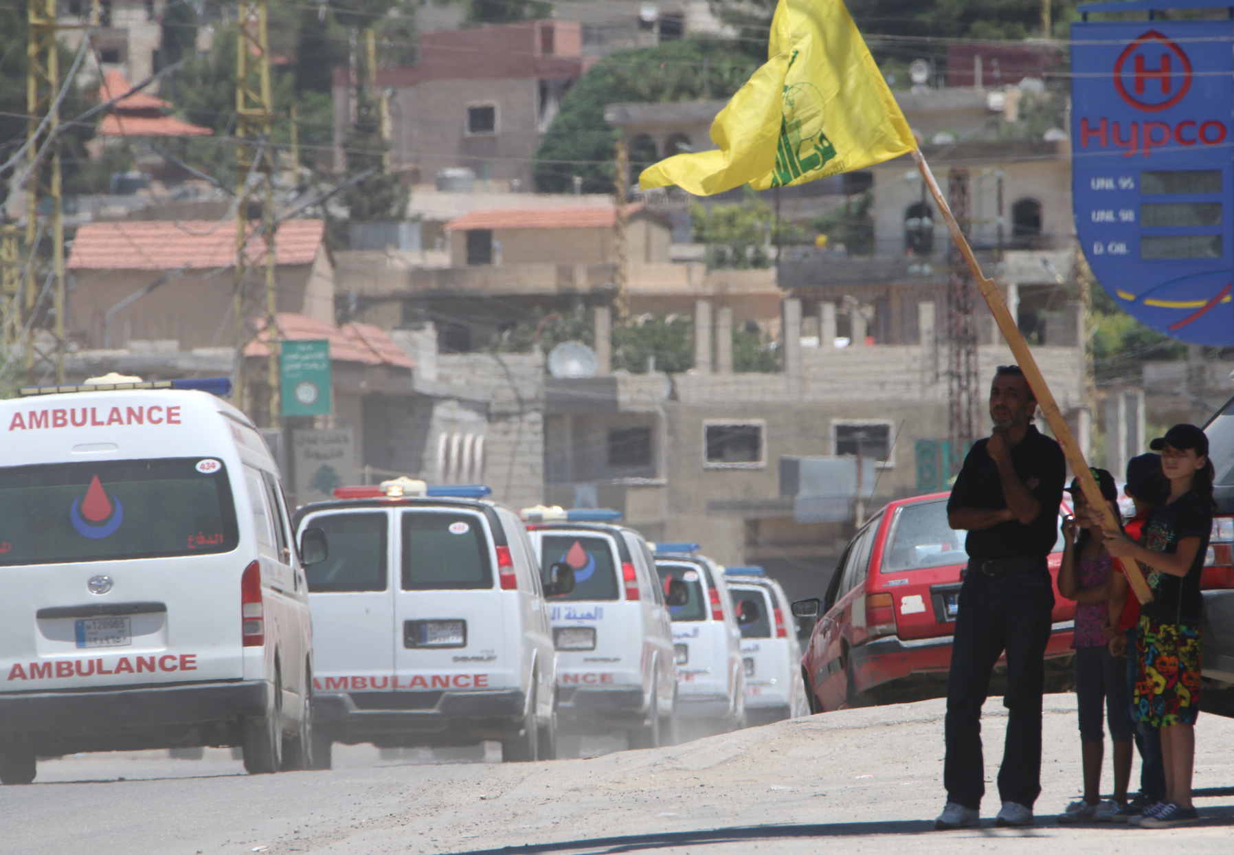 حزب الله يسلم جثامين مقاتلى جبهة النصرة فى عرسال