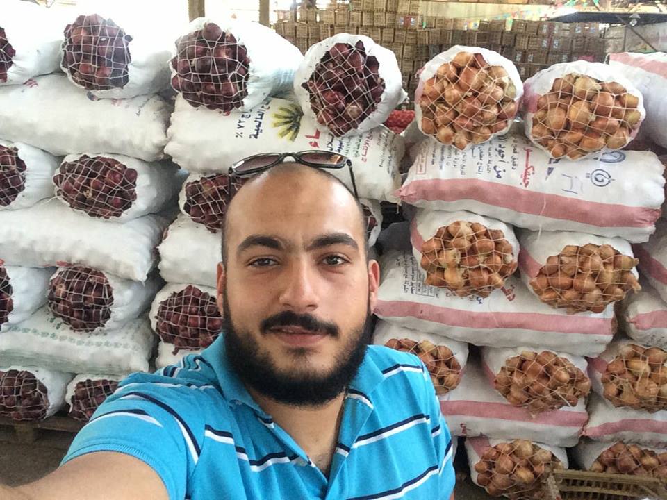 محمود مجدى فى سوق العبور
