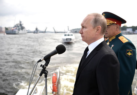 بوتين فى بداية احتفال يوم البحرية الروسية