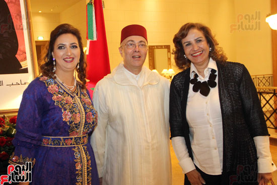 السفير المغربى وحرمه وزينب تاكى