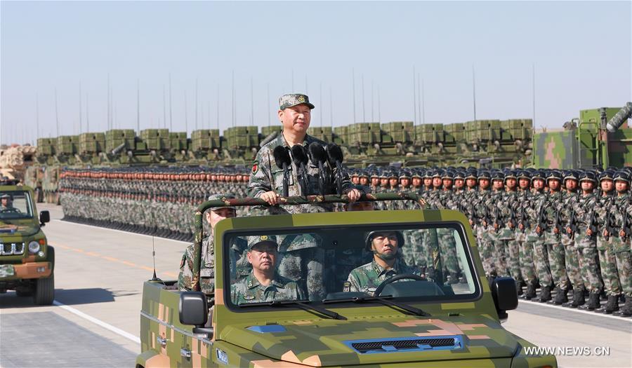 الرئيس الصينى يستعرض القوات لأول مرة