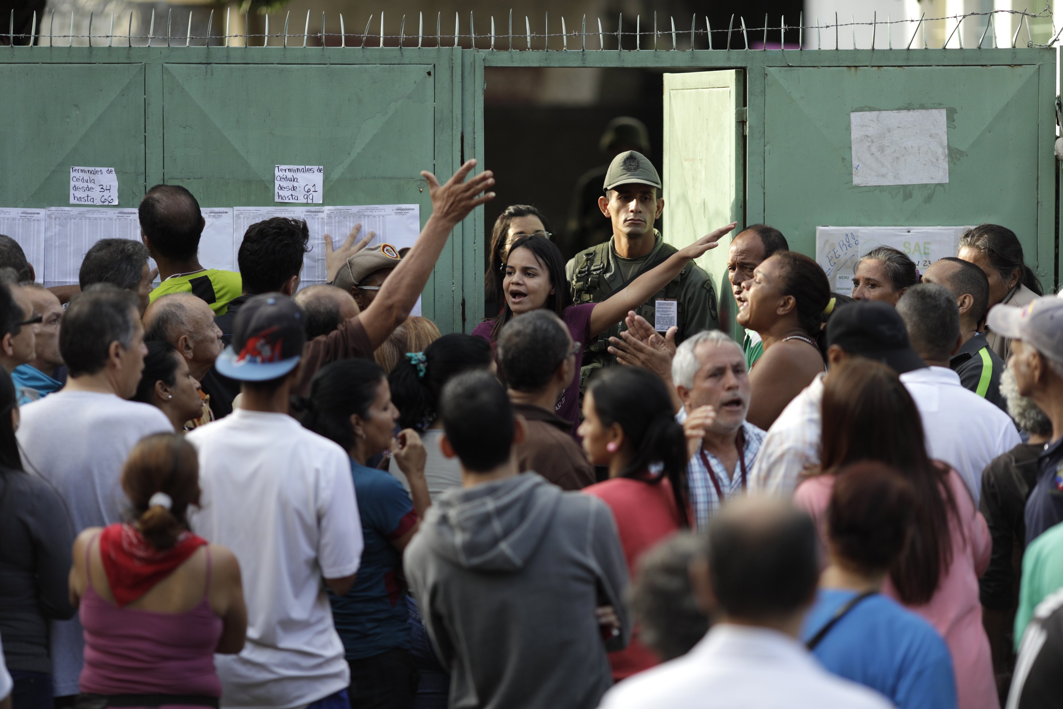 اقبال كثيف من الناخبين على انتخاب الجمعية التأسيسية بفنزويلا