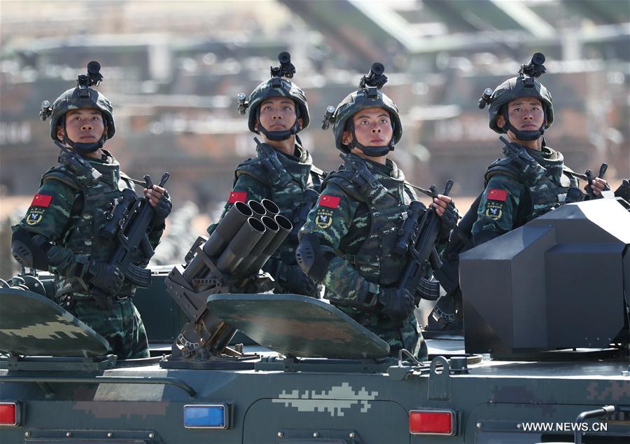 القوات الصينية خلال العرض العسكرى