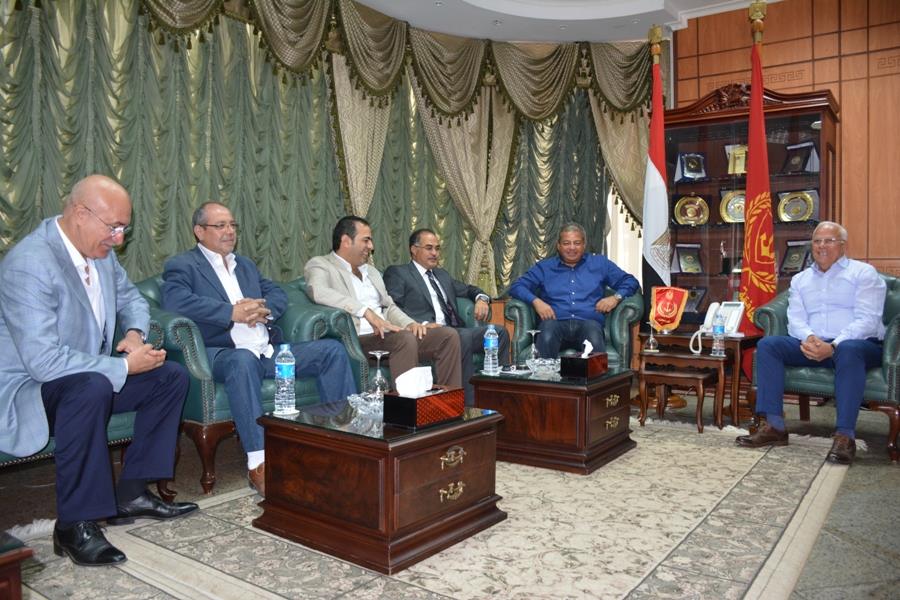 جانب من جلسة وزير الرياضة مع محافظ بورسعيد