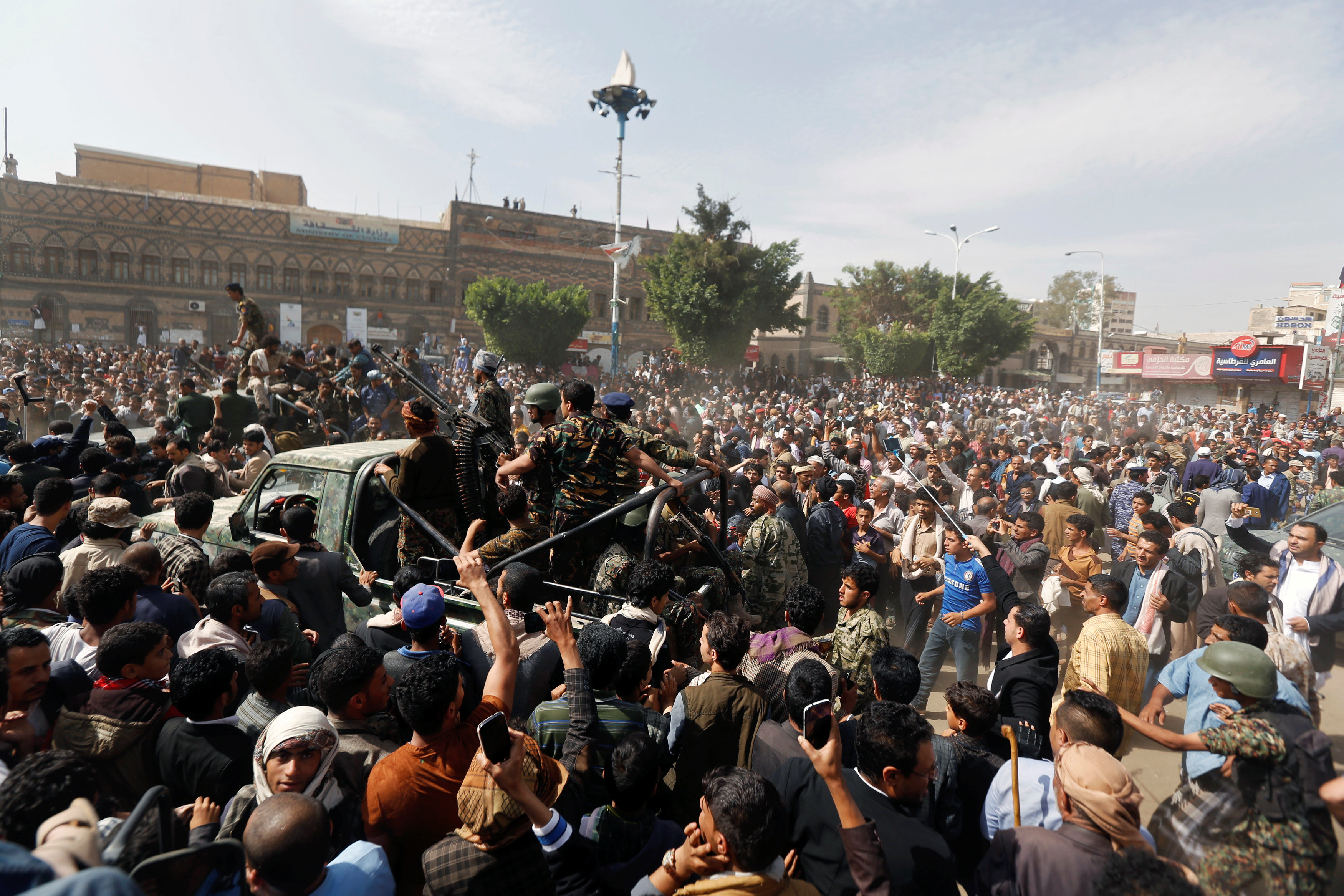 آلاف اليمنيين يحتشدون لمتابعة تنفيذ عقوبة الاعدام على المتهم
