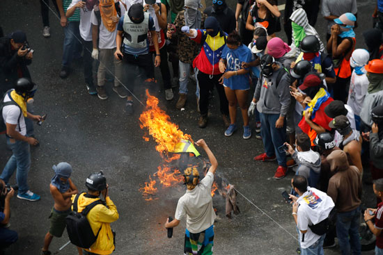 جانب من الفاعليات العنيفة فى فنزويلا