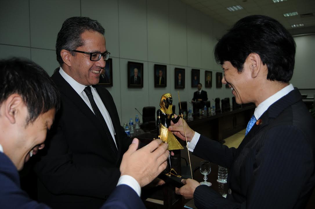 خالد العنانى يلتقى وزير الثقافة اليابانى اتعزيز سبل التعاون (4)
