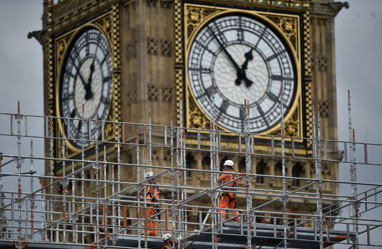 العمال-ينفذون-أعمال-الصيانة-لساعة-بيج-بن-فى-لندن