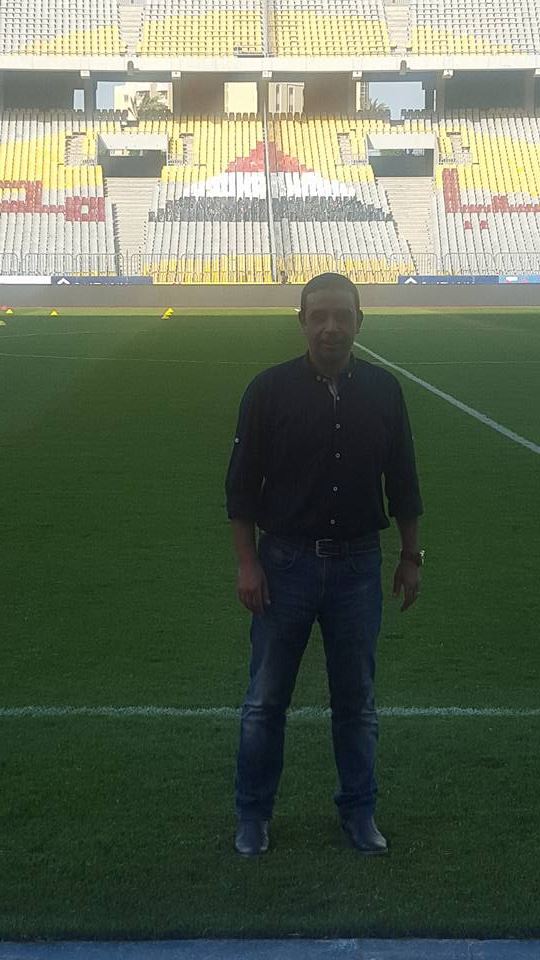 سمير عثمان يعاين الملعب
