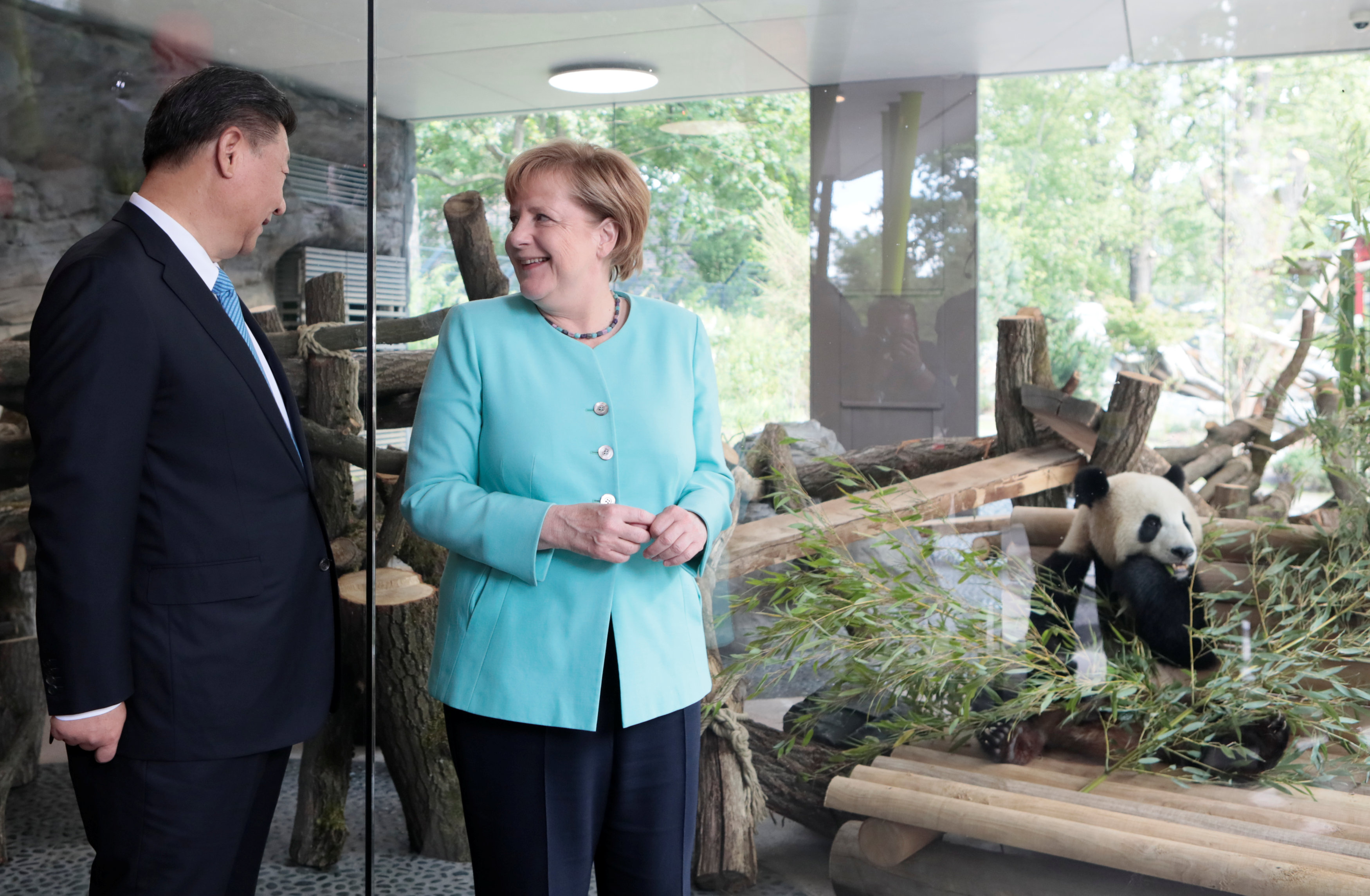 ميركل والرئيس الصينى  يستقبلان الباندا