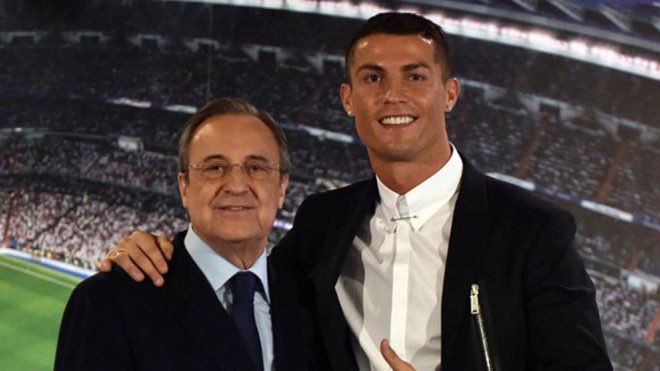 رونالدو مع رئيس ريال مدريد